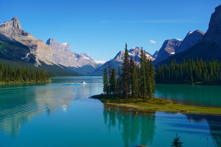 2026 Guide to Visiting Spirit Island and Maligne Lake